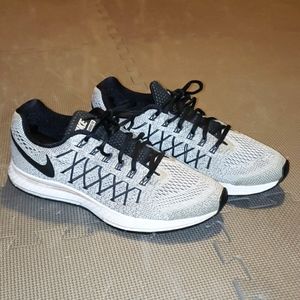 Nike Air Zoom Pegasus 32 size 9.5 749340-002